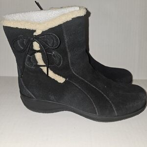 CLARKS Black Bendable Water Redistant Suede Boots Sz 9 Side Zip